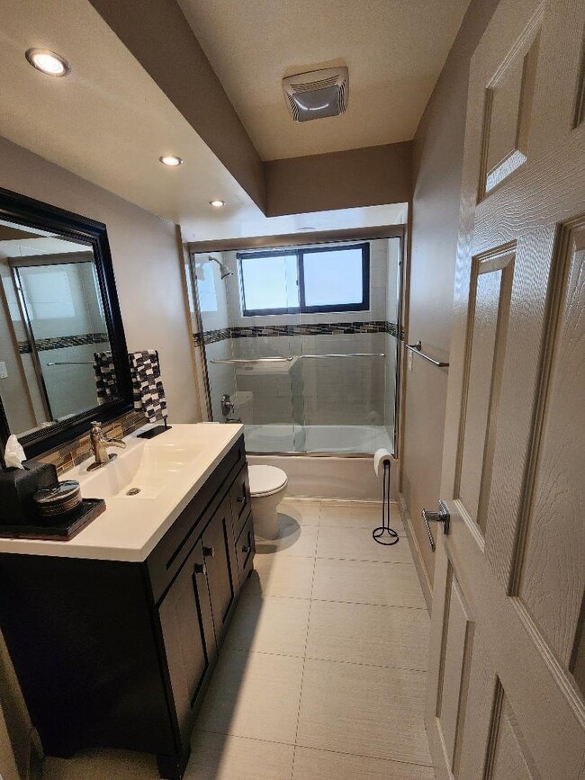 Building Photo - 3760 NW 19th St