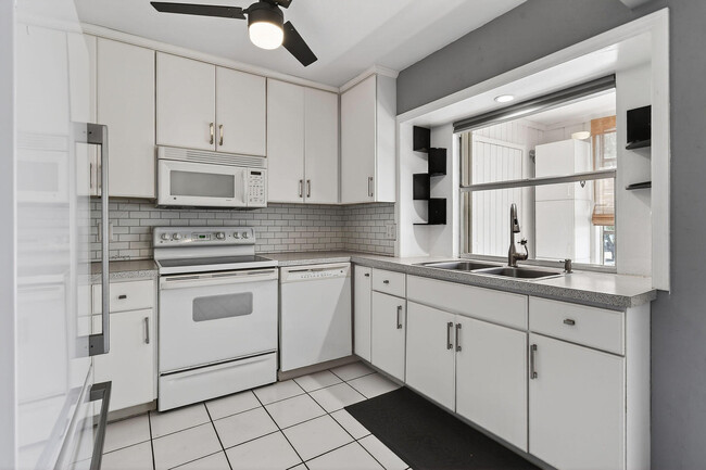 Building Photo - 3150 Meridian Way S