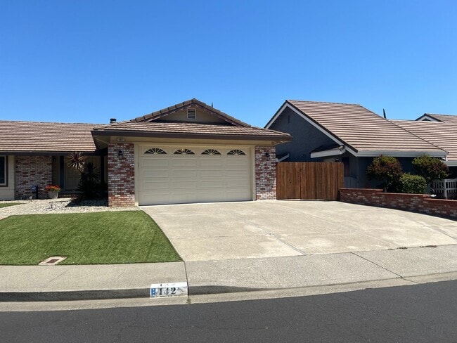 Building Photo - 142 Hillview Dr