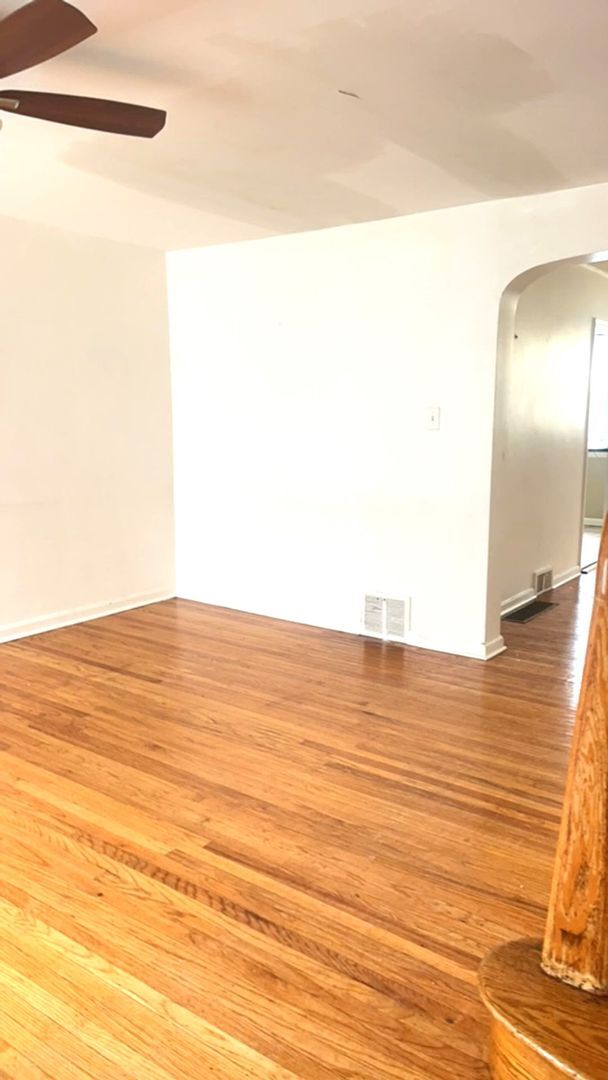 Building Photo - Stunning 3-Bedroom Townhome in East Oak Lane! Available NOW!