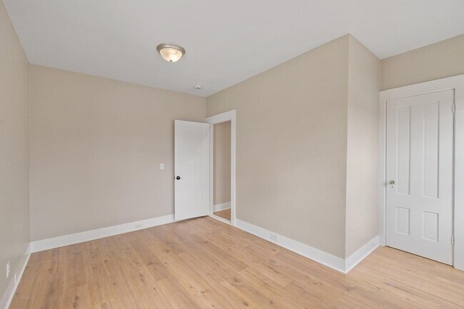 Building Photo - 20 School St