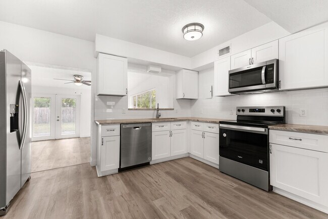 Building Photo - 1134 NW 18th Ave