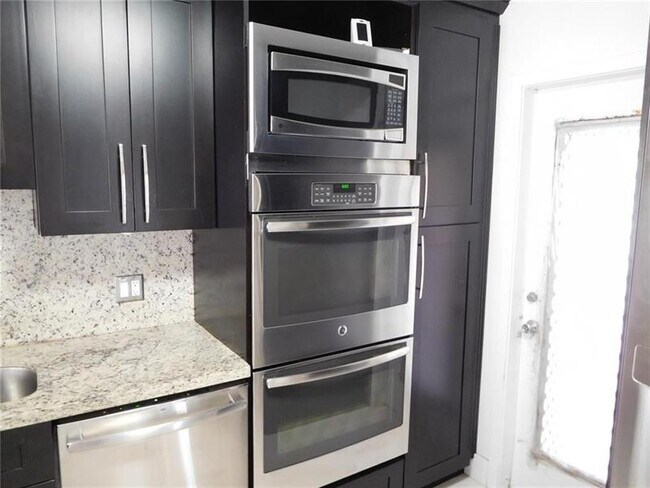 Building Photo - 3090 N Course Dr