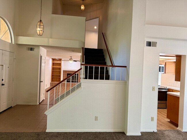 Building Photo - 4 Bed, 2.5 Bath Home with 3-Car Garage in Clovis Unified School District