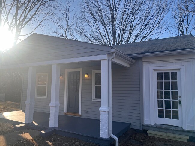 Building Photo - Beautifully remodeled home close to Va Bap...