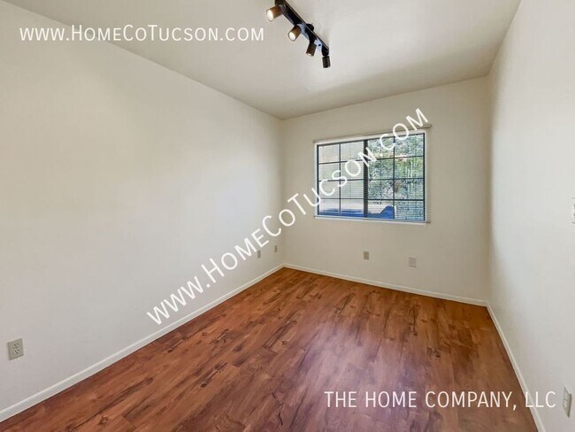 Building Photo - 1767 Deer Hollow Loop