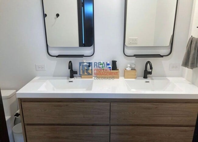 Building Photo - 1266 Newton St