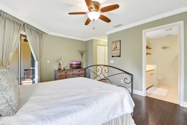 Building Photo - 500 Crosswinds Dr