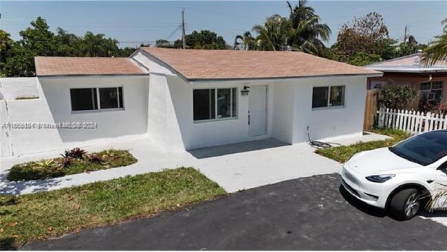 Building Photo - 6515 SW 20th Ct