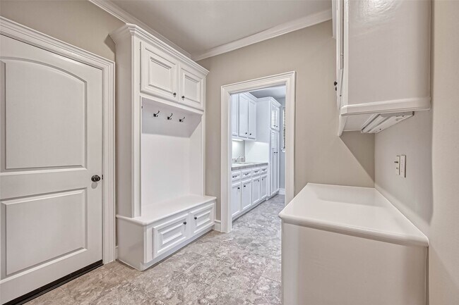 Building Photo - 13815 Nathan Ridge Ln