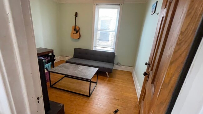 third bedroom - 3730 N Magnolia Ave