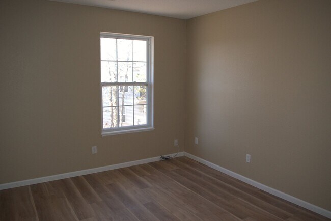 Building Photo - 1309-1311 Godas