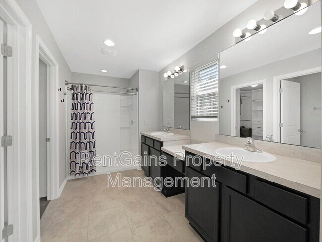 Building Photo - 597 Meadow Ridge Dr