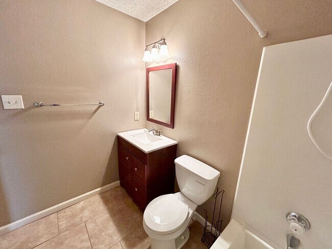 Building Photo - 3BED/2BATH Home For Rent Near Steubing Ranch! Available Now!