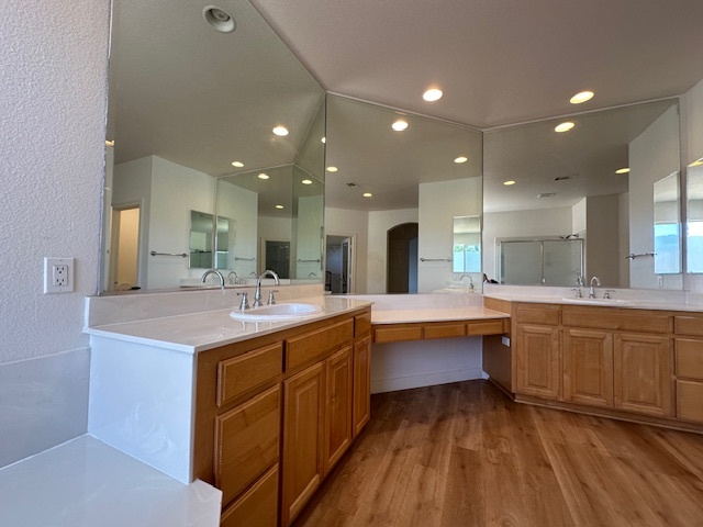 Bedroom 2: Ensuite Bathroom - 1944 Mokelumne Dr