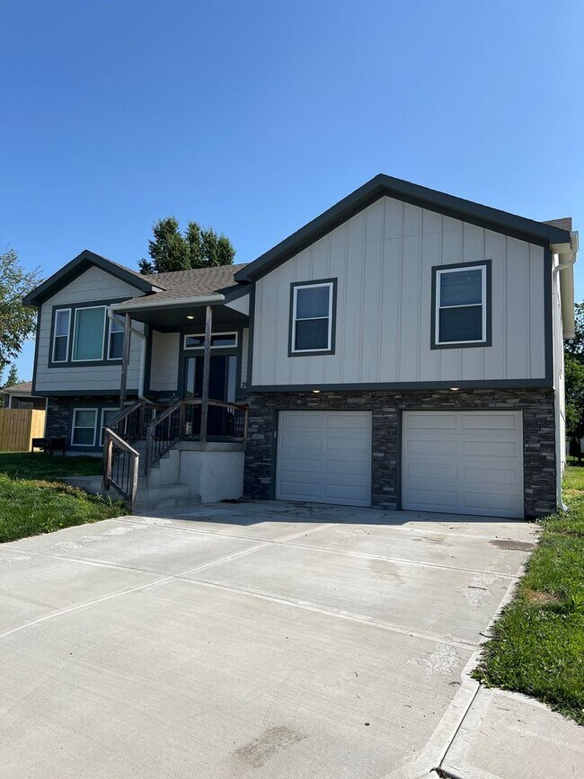 Building Photo - NEW PRICE!!!  Don't miss out.