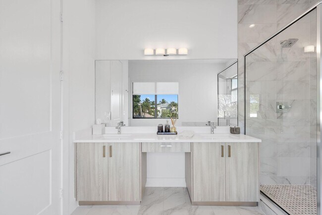 Building Photo - 2201 Florida Blvd