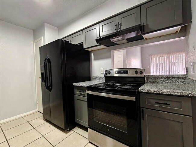 Building Photo - 8034 Antoine Dr