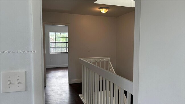 Building Photo - 8834 SW 130th Ct