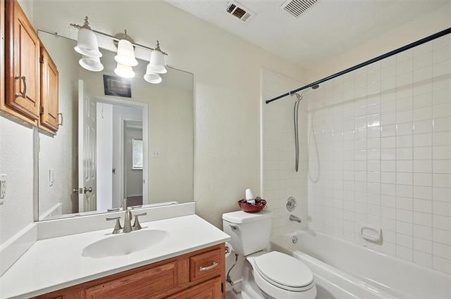 Building Photo - 2711 Primrose Ln