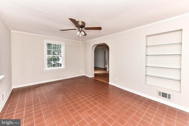 Building Photo - 419 S Barton St