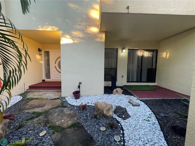 Building Photo - 8517 NW 9th Pl