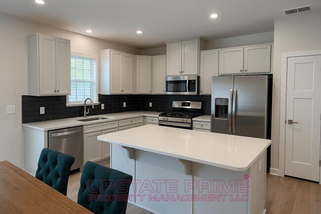 Building Photo - 340 Lograto Ln