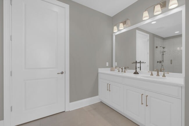 Building Photo - 1024 Club View Dr