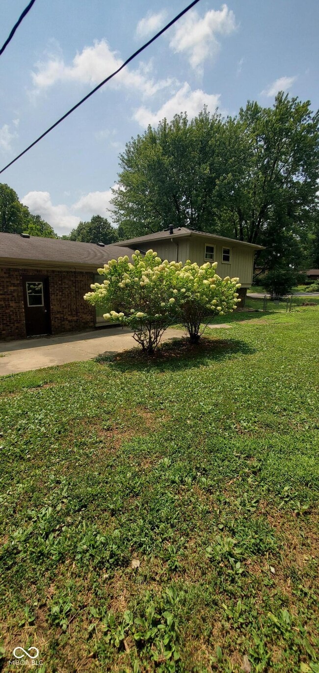 Building Photo - 372 Redbud Pl