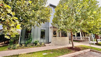 Building Photo - 941 Pedalers Ln