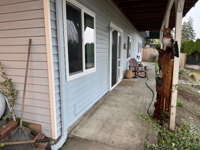 Building Photo - 1353 Rainbow Ln
