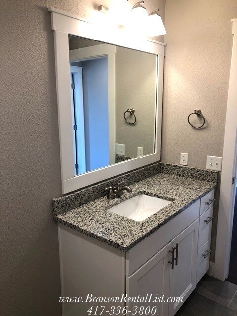 Building Photo - Clean and coming soon!