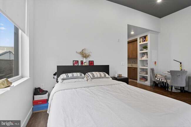 Building Photo - 525 N 41st St