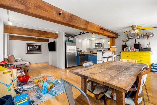 Building Photo - 240 Jackson St