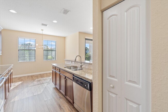 Building Photo - 119 Gramercy Square Dr