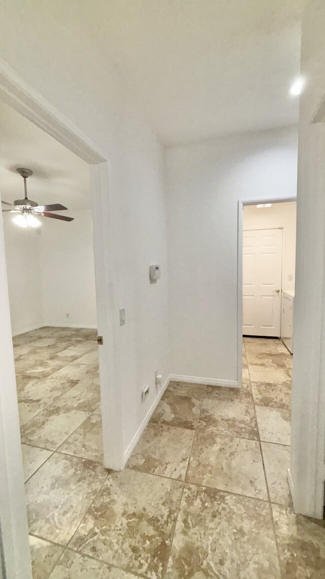 Building Photo - 3 Bedrooms and 3 Bathrooms Save $500 Move-in by April 1st!!