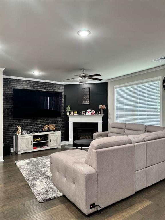 Building Photo - 2215 Manor Pointe Dr