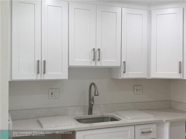 Building Photo - 954 Normandy Trail