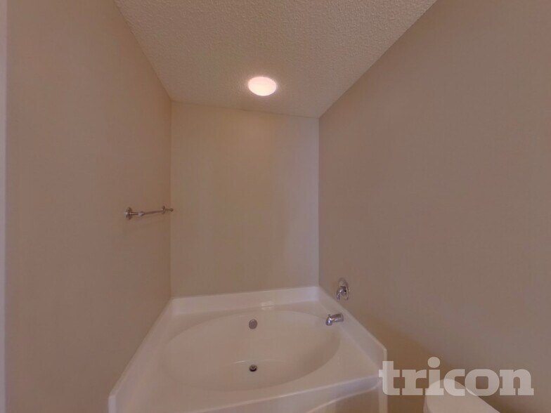 Building Photo - 228 Summer Park Rd