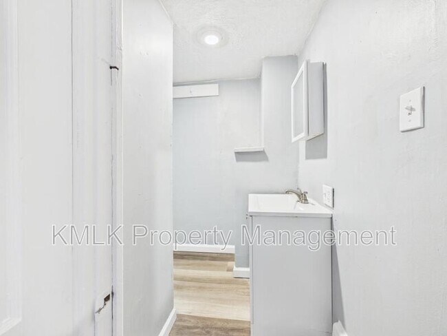 Building Photo - 2337 15th St SW