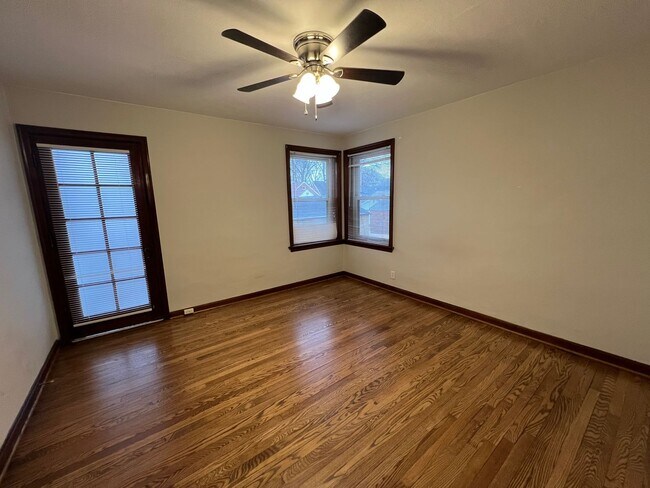 Building Photo - 6358-60 Sutherland Ave