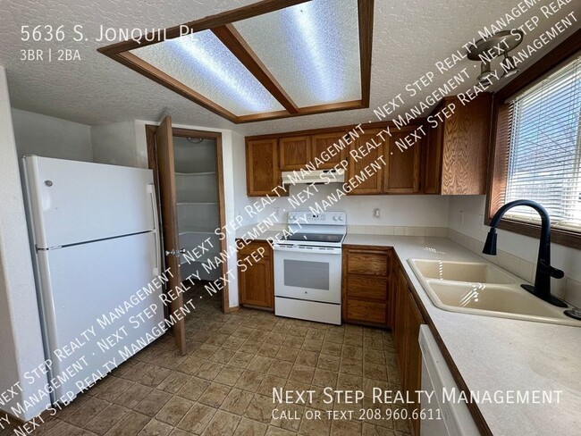 Building Photo - 5636 S Jonquil Pl