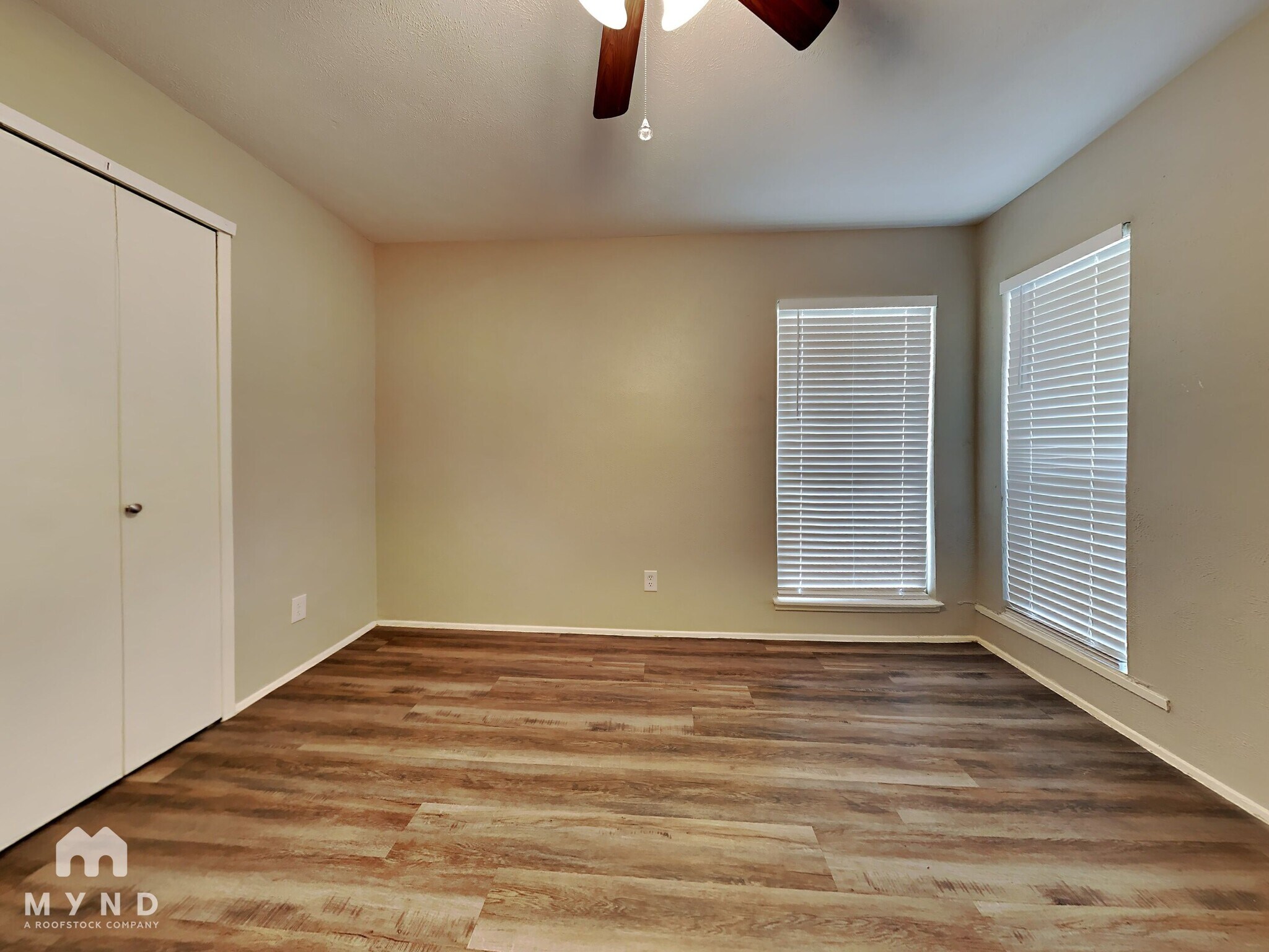 Building Photo - 2822 Canary Ln