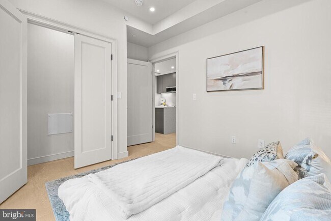 Building Photo - 2121 Ward Pl NW