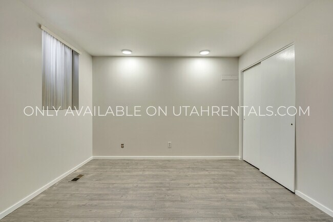 Building Photo - 249 S 700 E