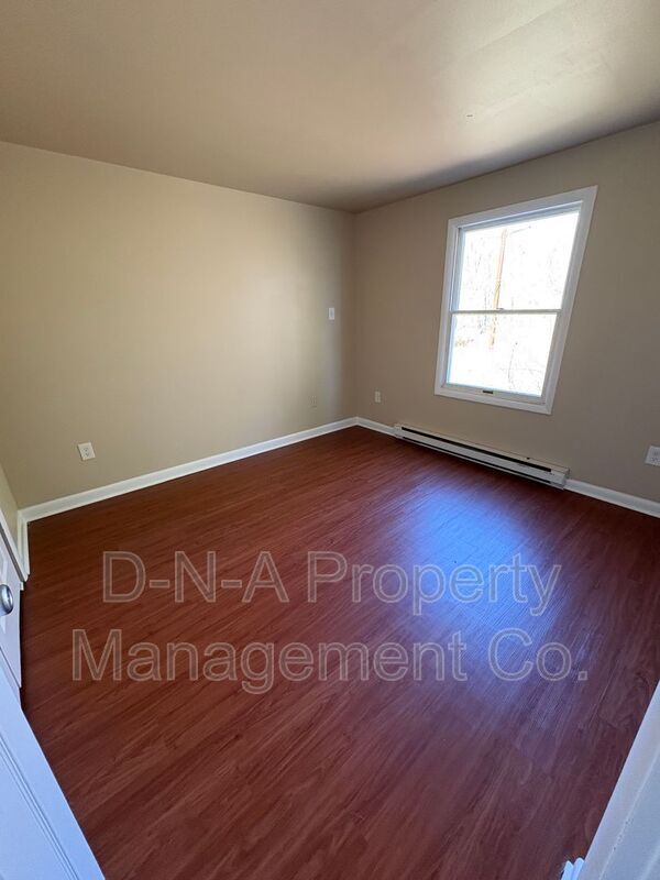 Building Photo - 106 Madison St