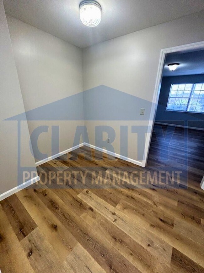 Building Photo - 3014/3016 Blue Springs Rd