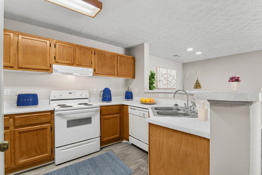 Building Photo - Lealand Place