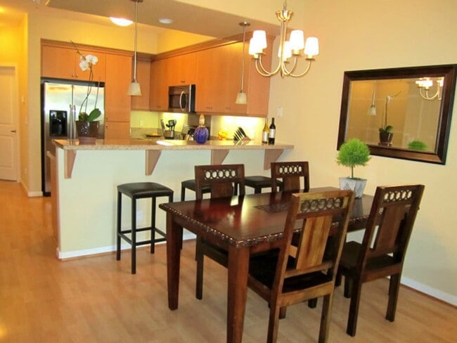 Building Photo - Beautiful 3 bedroom, 3 bath Condo in prime San Jose Location