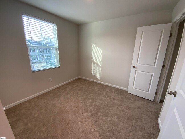 Building Photo - 4 Tidworth Dr
